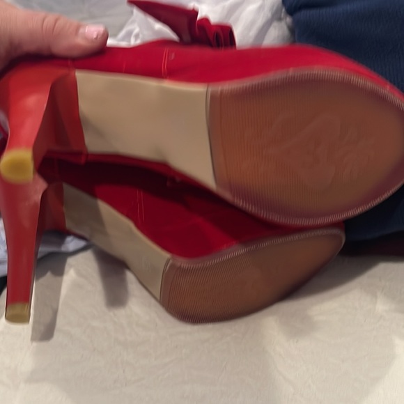 Absolute GORGEOUS red “velvet suede” type heeled bootie size 6.5 - Picture 5 of 5